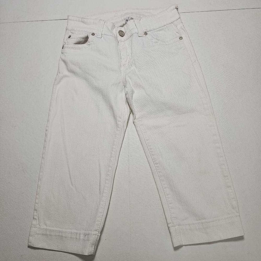 Common Genes women's  size 6 capris. White.